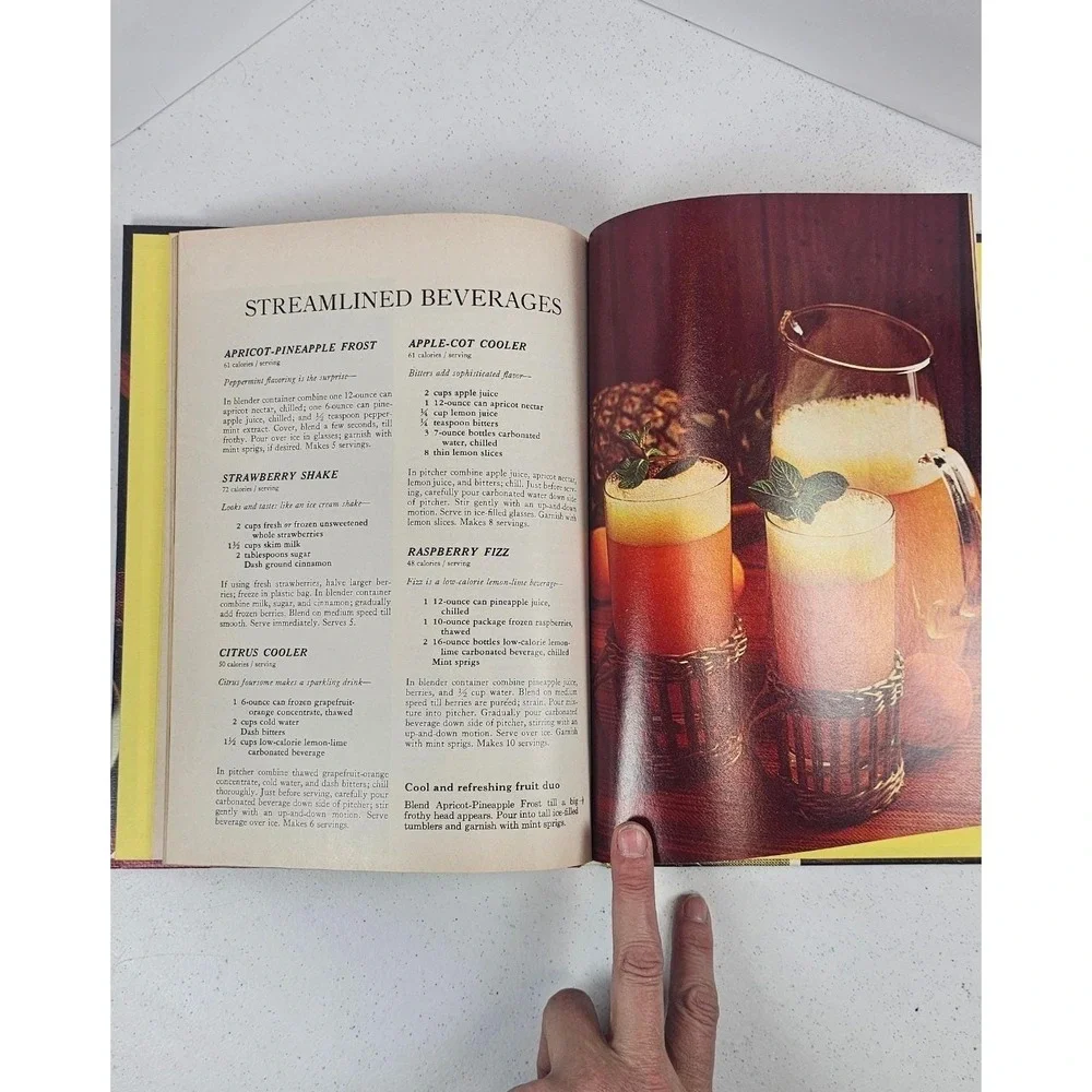 Better Homes and Gardens Calorie Counters Cookbook 1970‎ Vintage W/ Color Photos